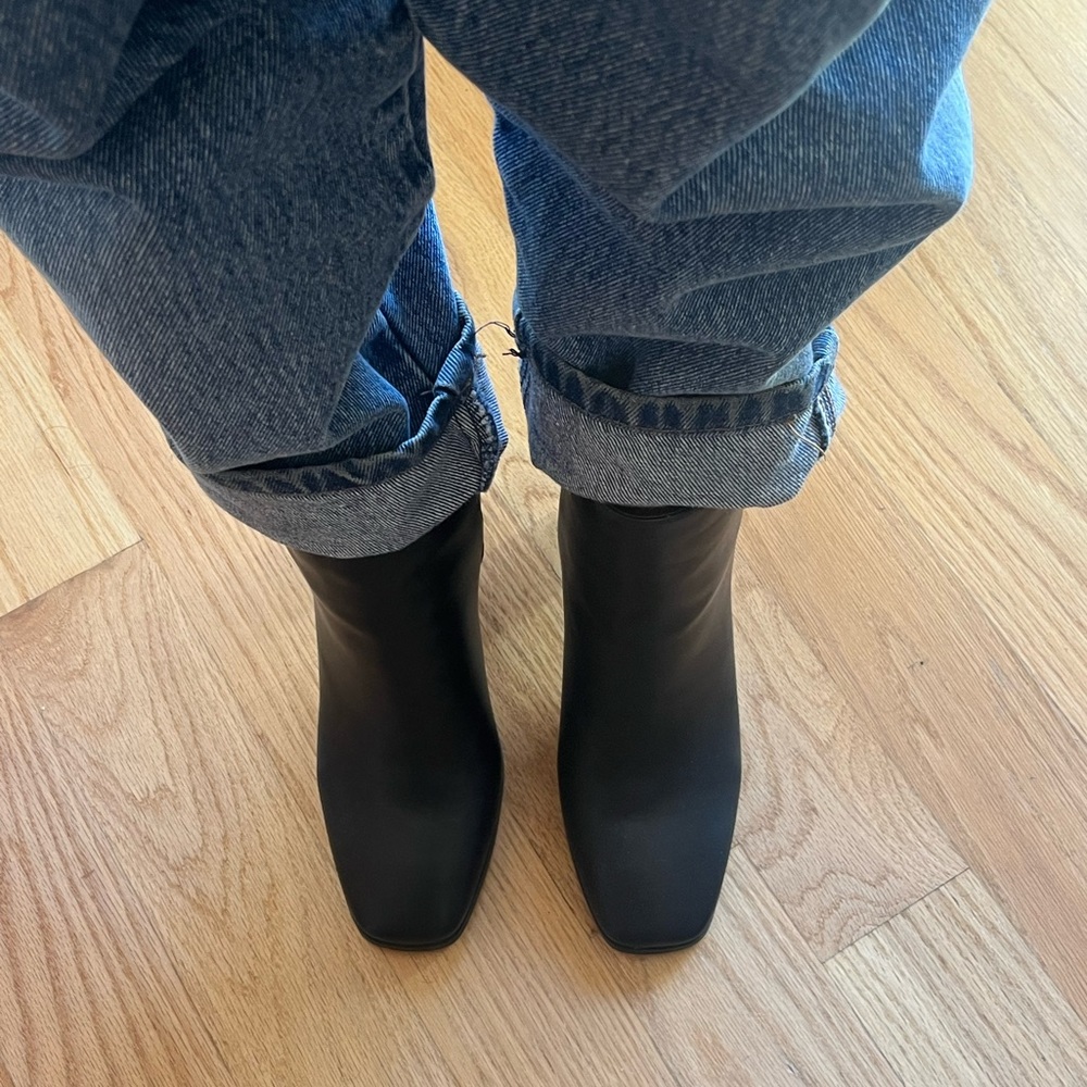 Boots/ heels square toe